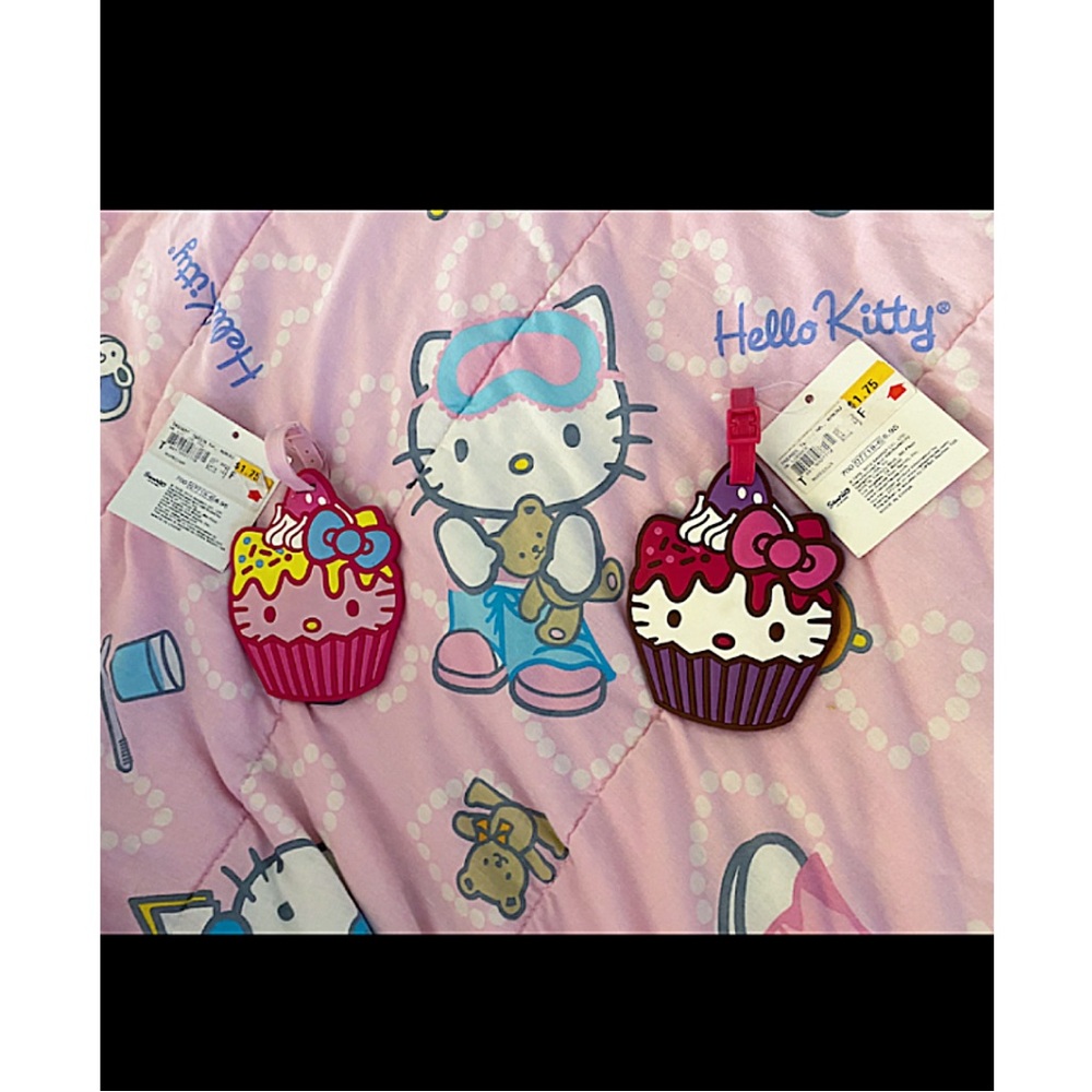 🚨NOT FOR SALE🚨 VHTF, HELO KITTY SANRIO CUPCAKE LUGGAGE TAGS, PINK, PURPLE💖💜